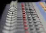Yamaha MG16XU 16-Inputs 6-Bus Mixers with Effects - Image 2